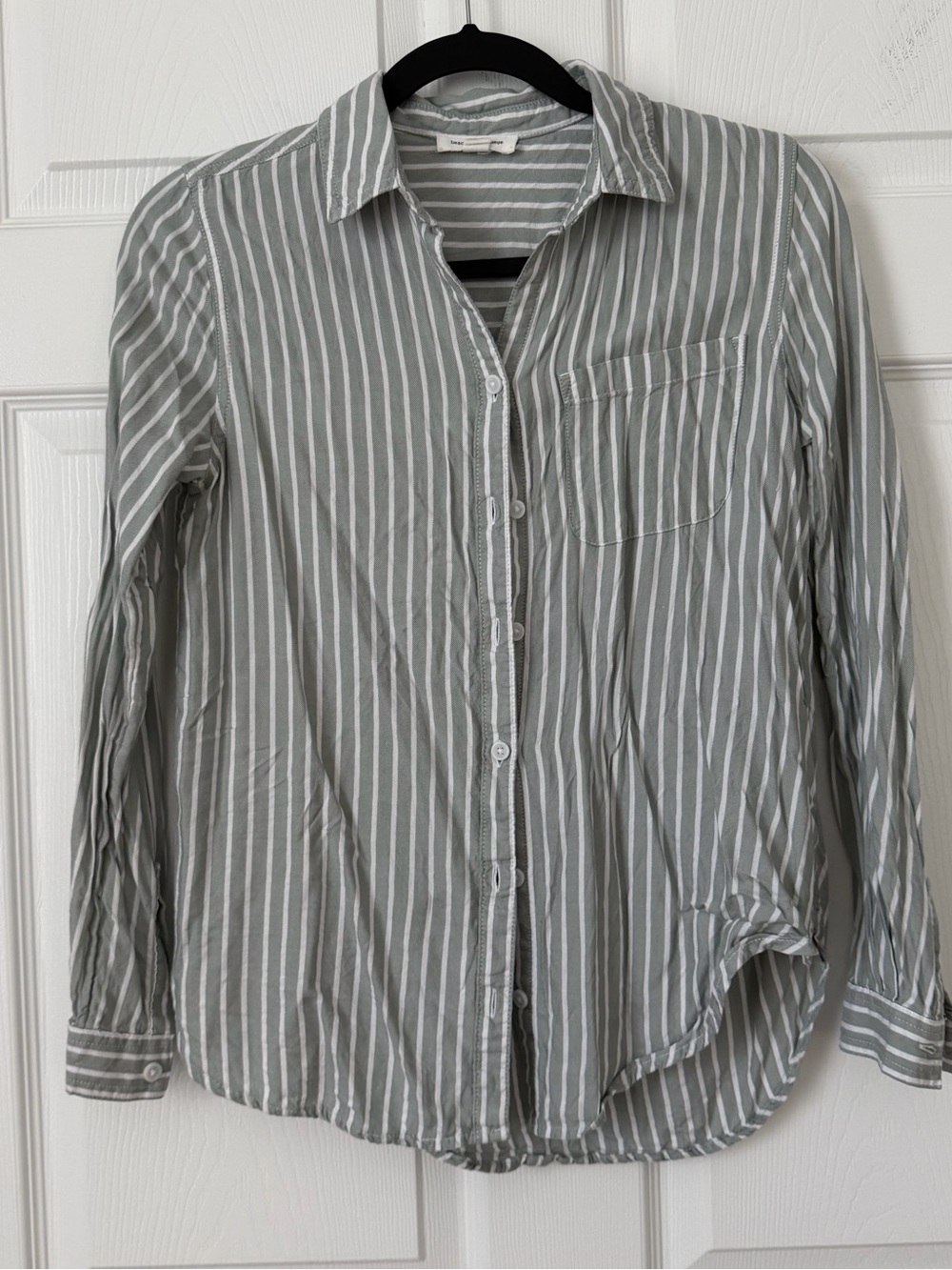 beachlunchlounge Gray and White Striped Men's Button-Down Shirt